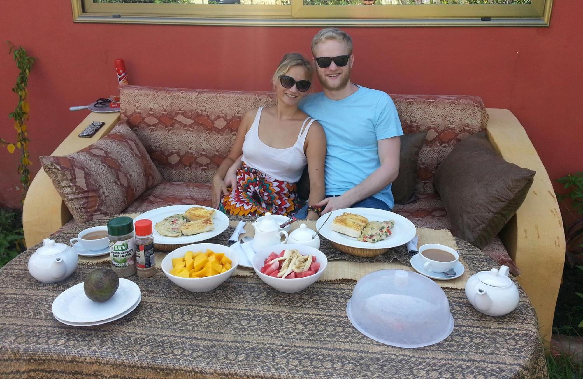 Golden Lilies Hotel Kokrobite Exterior foto