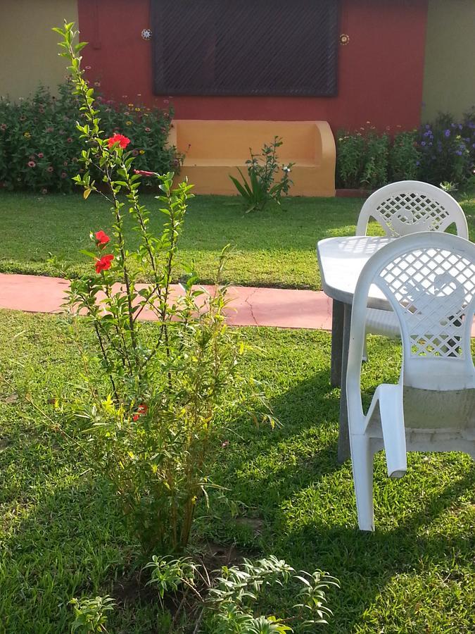 Golden Lilies Hotel Kokrobite Exterior foto