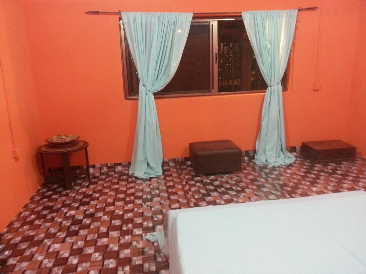 Golden Lilies Hotel Kokrobite Exterior foto