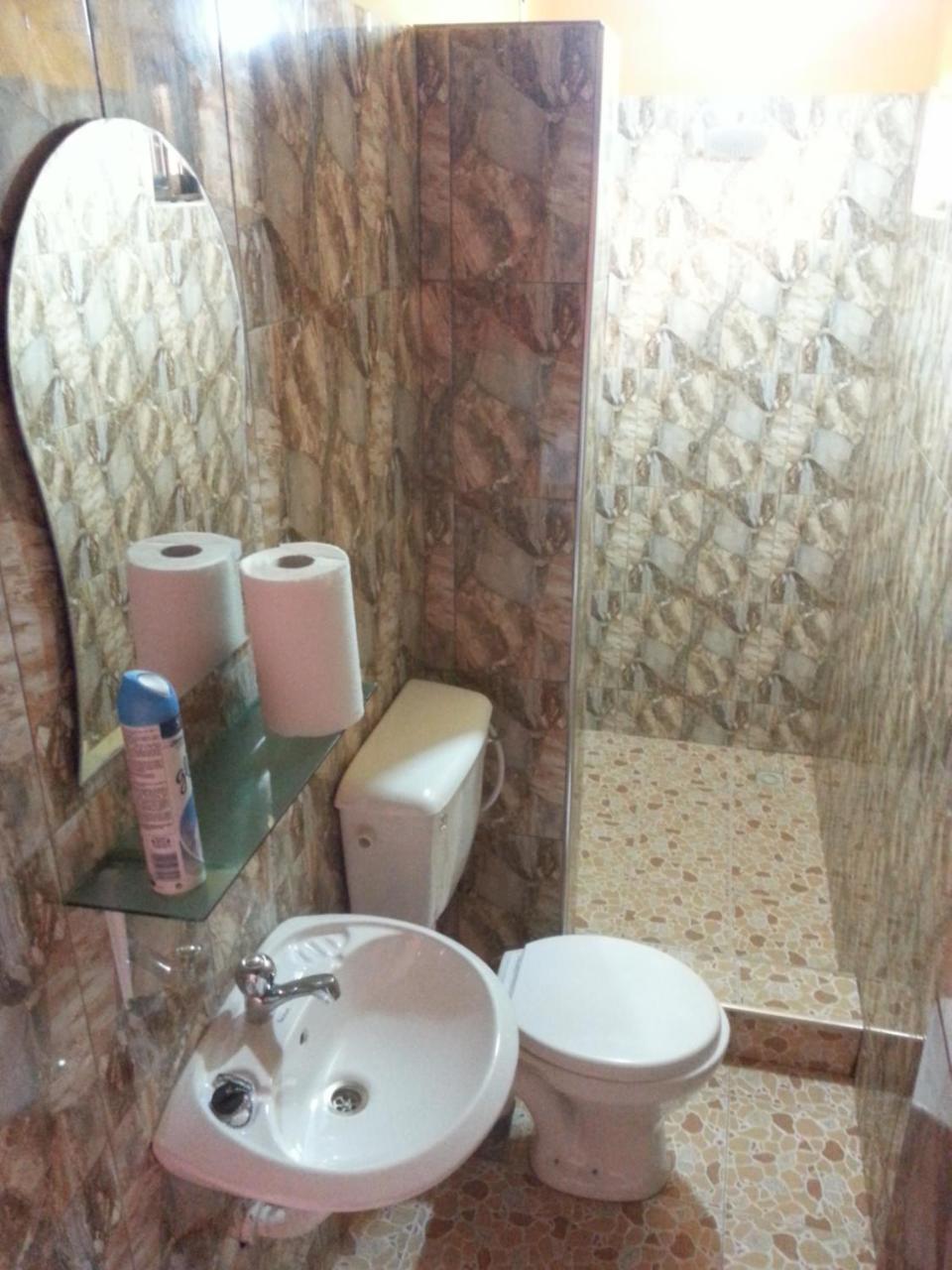 Golden Lilies Hotel Kokrobite Exterior foto