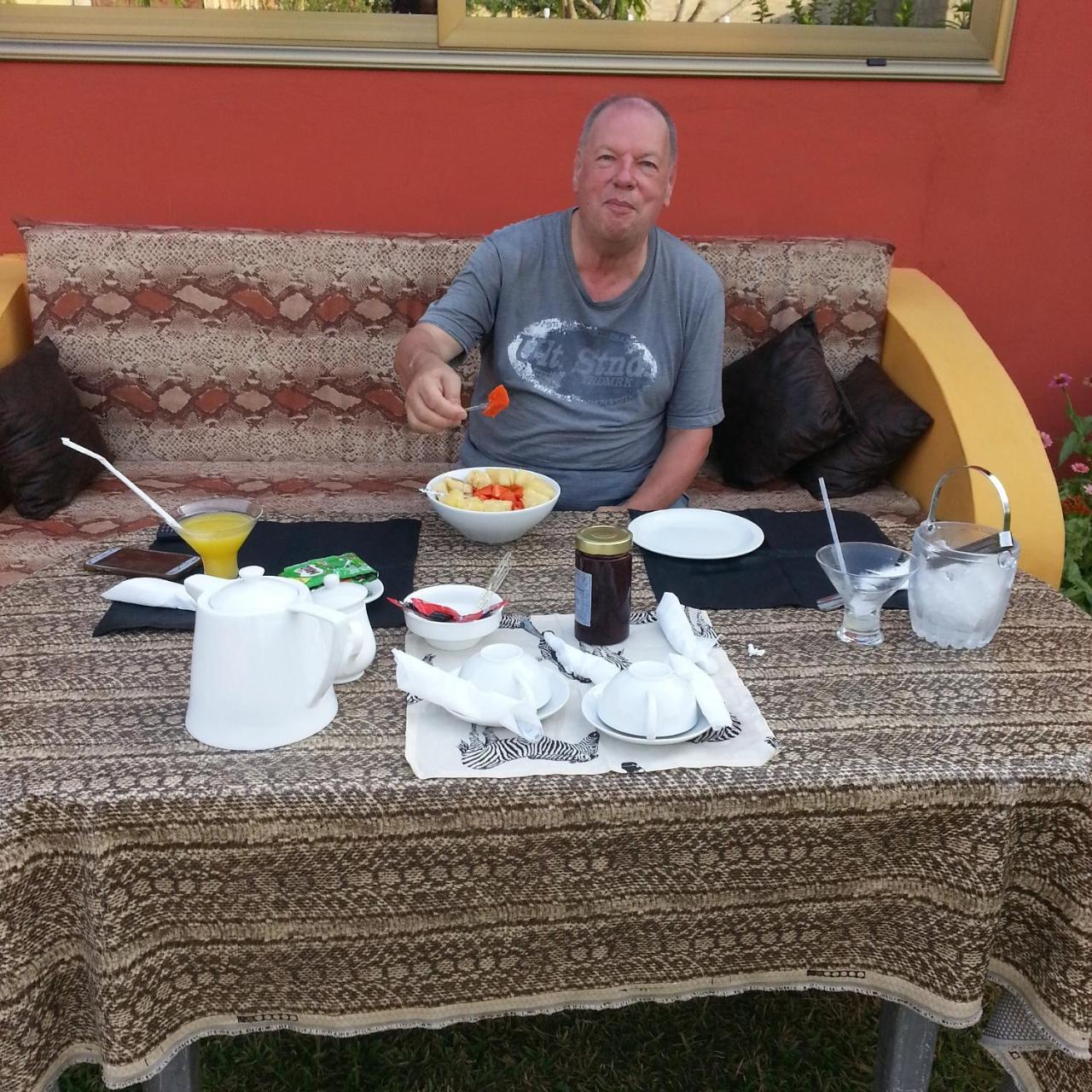 Golden Lilies Hotel Kokrobite Exterior foto