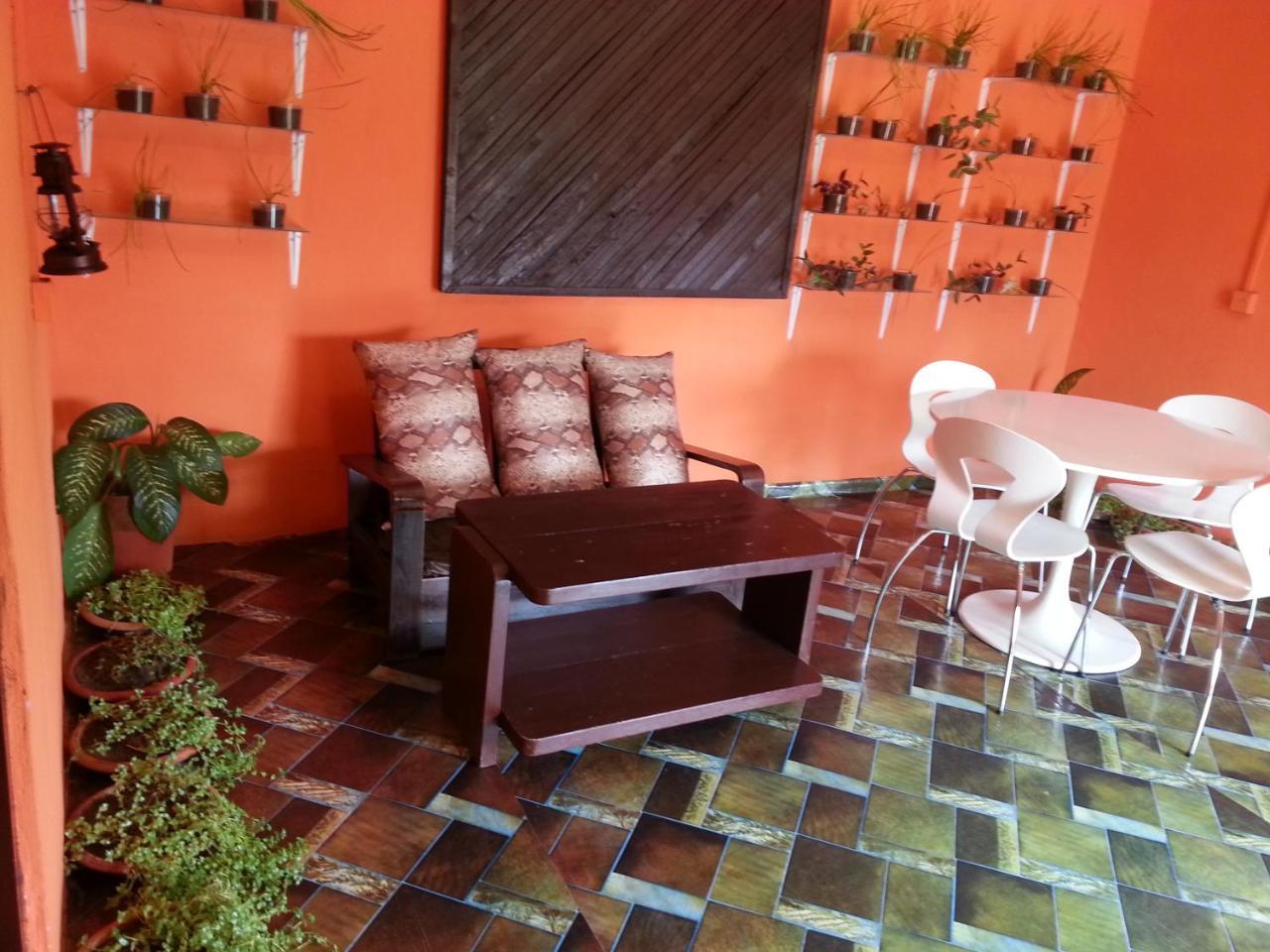 Golden Lilies Hotel Kokrobite Exterior foto