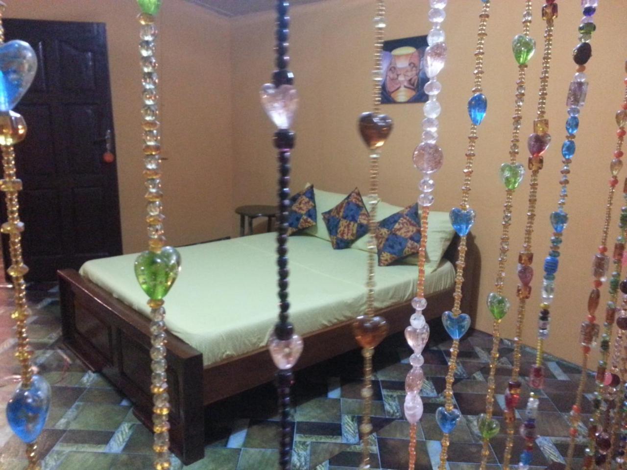 Golden Lilies Hotel Kokrobite Exterior foto